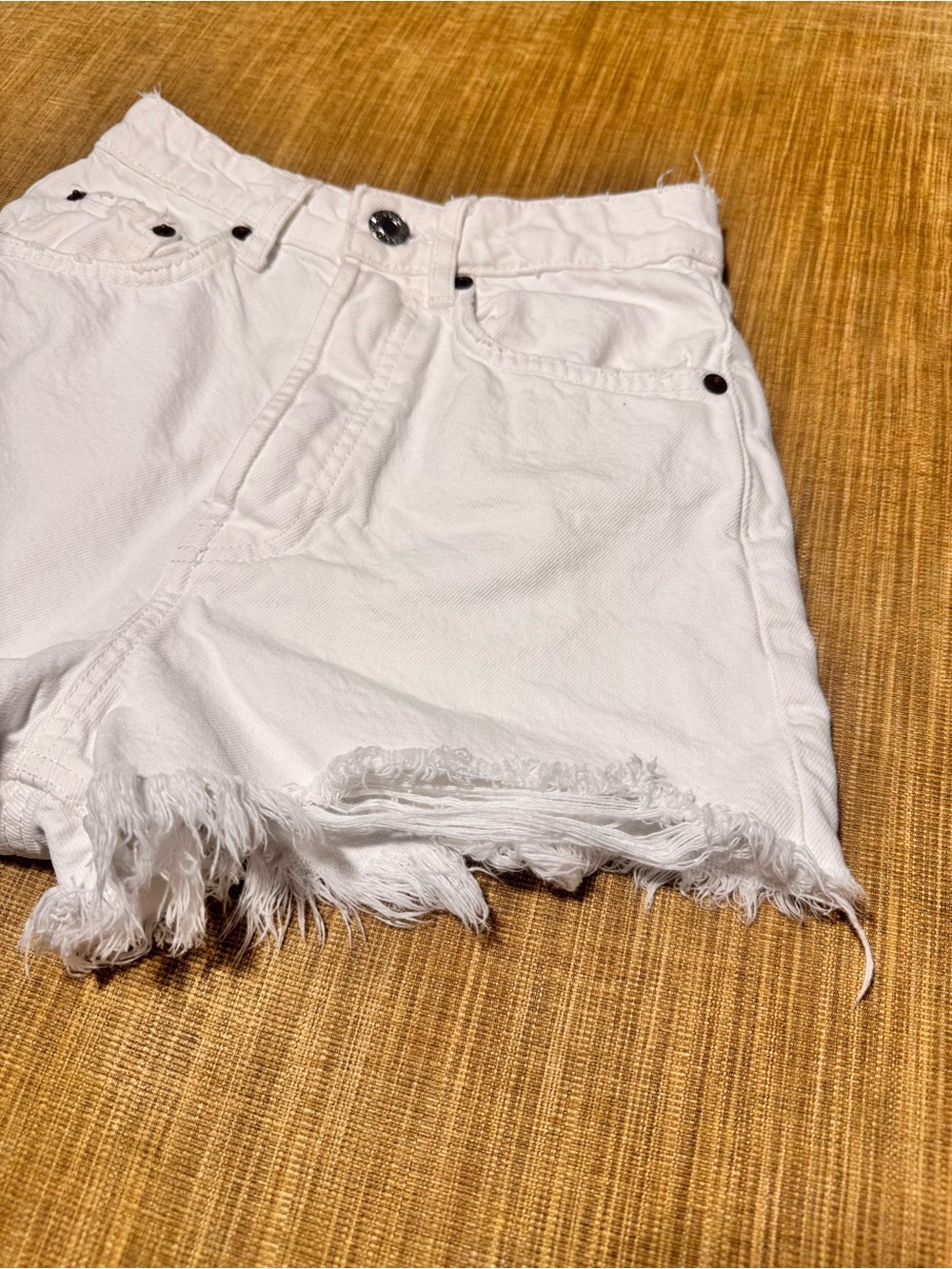 Zara White Denim High Waisted Shorts - Picture 4 of 9